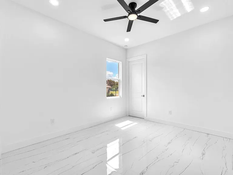 11921 Fort King Hwy — Photo 24
