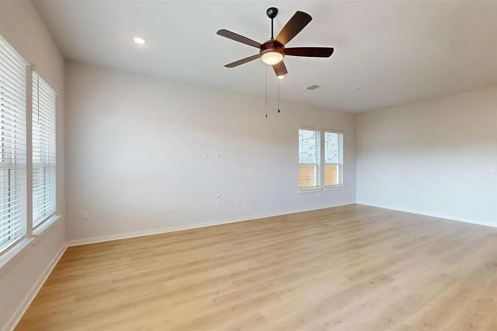3 bed, 1739 sqft, $2,495 — Photo 3