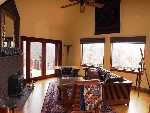 3rd image of 12 Briansky Ln