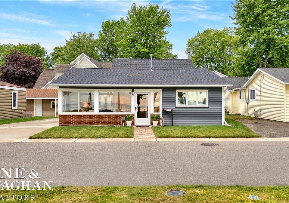 1st image of 5865 Manor Dr