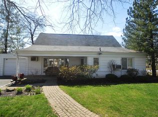 14 Hartley Rd, Great Neck, NY 11023