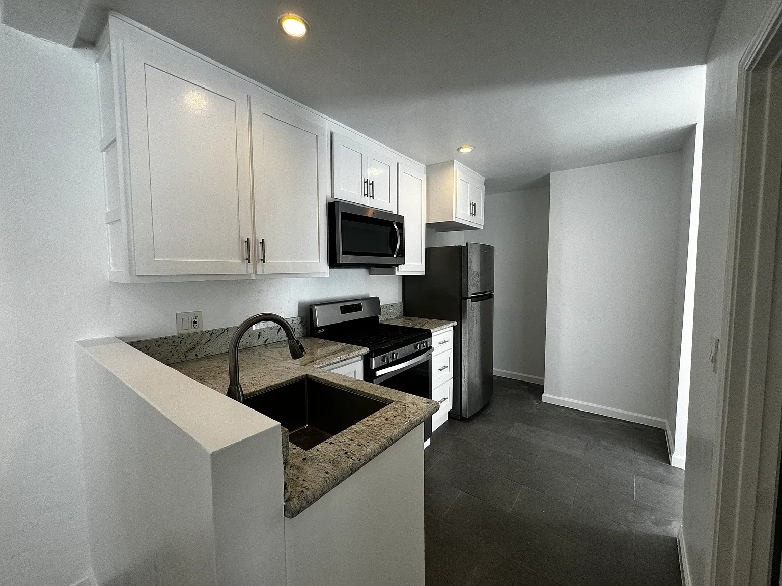 Studio, 575 sqft, $2,195 — Photo 3