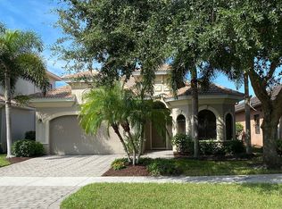 1369 Serrano Cir, Naples, FL 34105