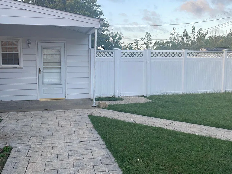 7968 Kenmore Dr — Photo 25