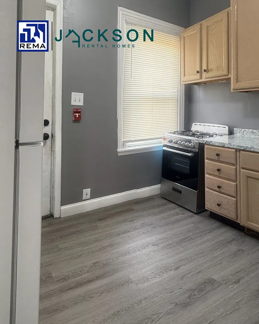 1653 Harrison Street — Photo 2
