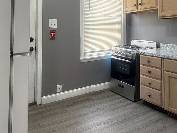 2nd image of 1653 Harrison St #1R