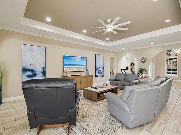 5th image of 10085 Avalon Lake CIR