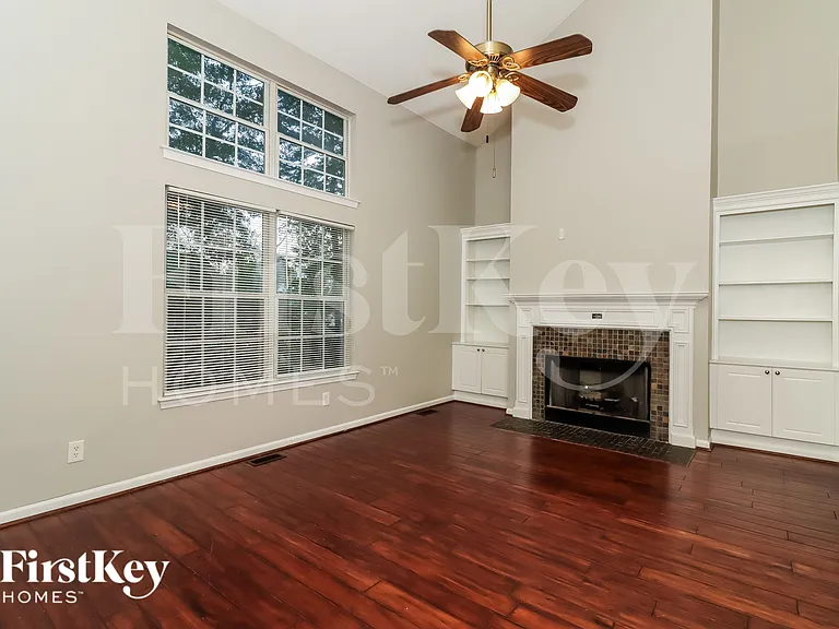1310 Invermere Dr SE — Photo 3