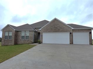 2908 Hattie Ln, Lowell, AR 72745