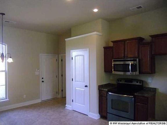 5th image of 7688 Woodridge Dr W
