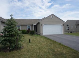 110 Slindes Woods Cir, Syracuse, NY 13212