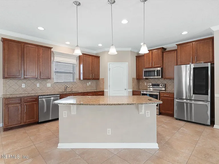 352 Silver Glen Ave — Photo 10