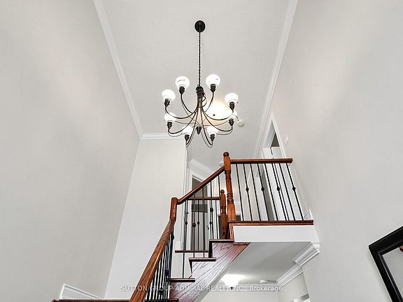 3rd image of 32 Beaverbrook Cres
