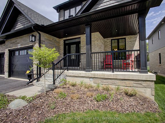 4th image of 111 Eccles Ave