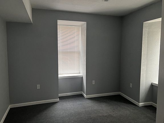 4th image of 200 E King St #C