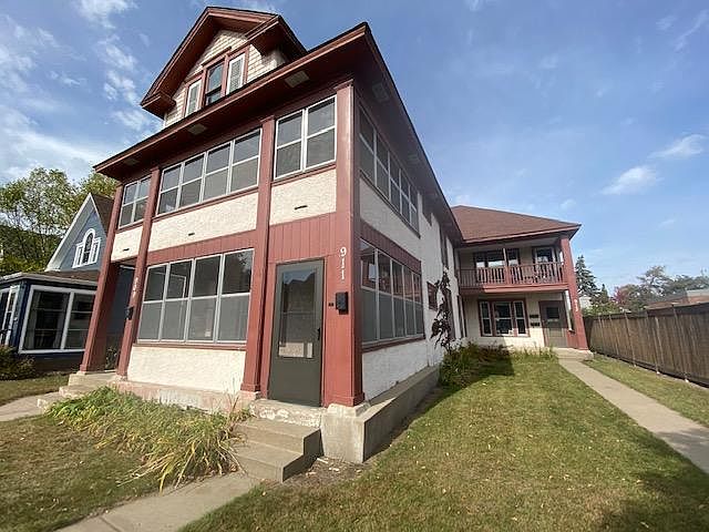 1st image of 911 22nd Ave NE