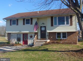 553 Hooker Dr, Gettysburg, PA 17325