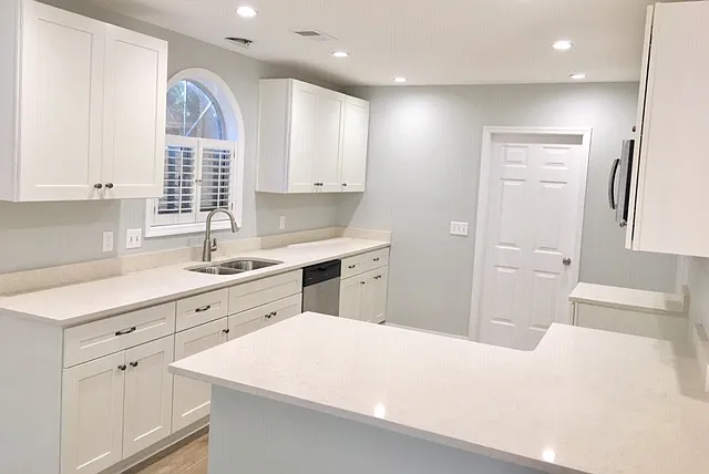 3 bed, 1300 sqft, $3,400 — Photo 2