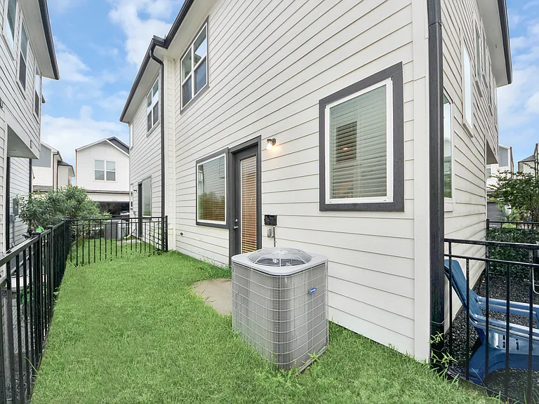 2319 Silva Park Ln — Photo 32