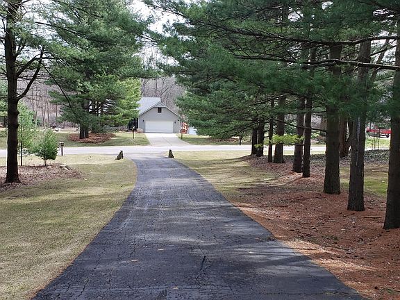 4th image of 106 Carriage Hill Dr
