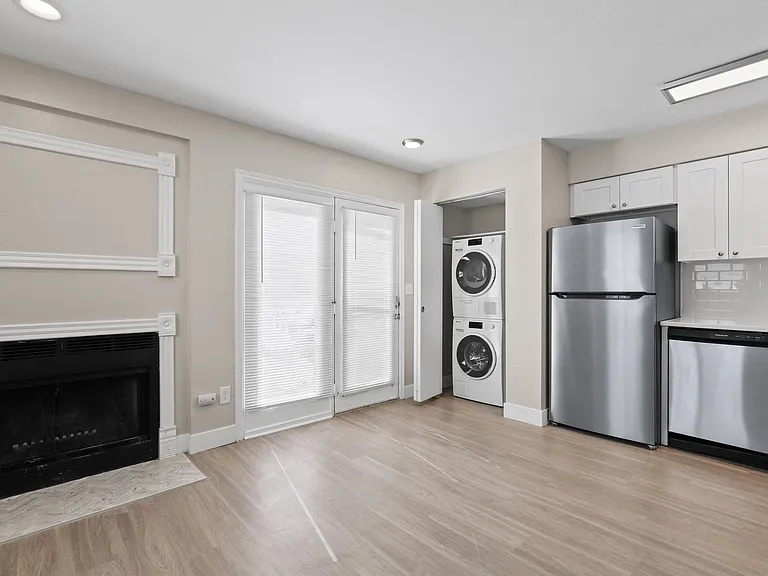 3075 Broadway St — Photo 2