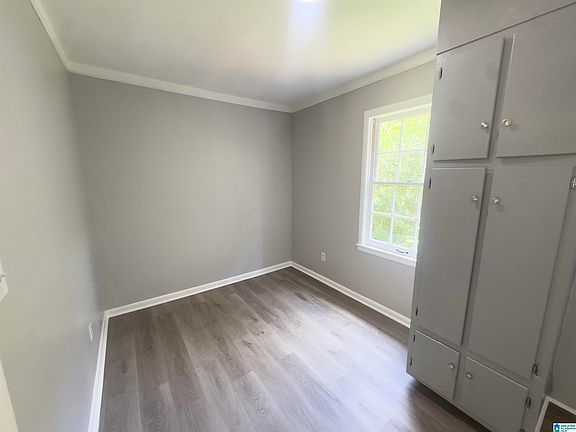 4th image of 1021 Amy Dr NE
