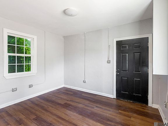 2nd image of 2389 Tennessee St
