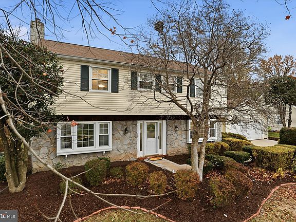 4th image of 4403 Moylan Ln