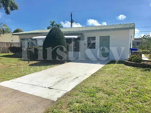 1640 NE 32nd Pl Photo 1