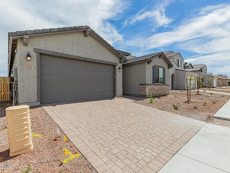 8529 S 67th Dr — Photo 2