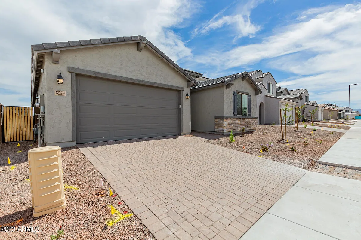 Building Photo - 8529 S 67th Dr