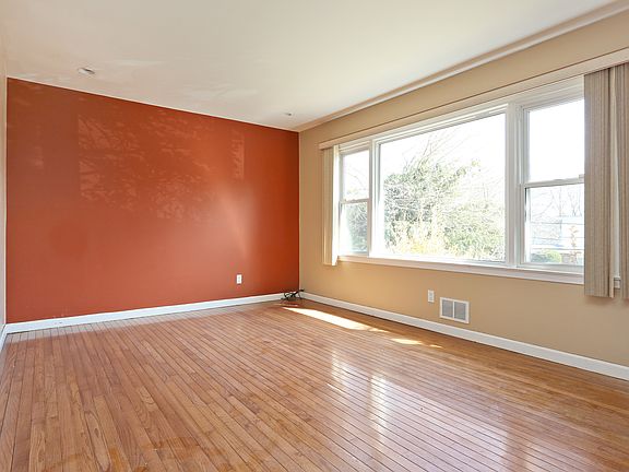 3rd image of 169 Harvard Dr