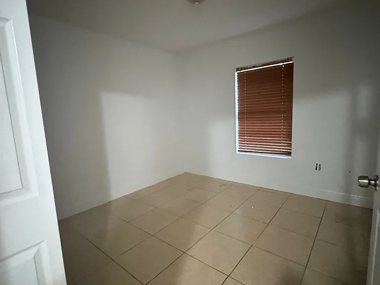 22250 Miami Ave — Photo 12