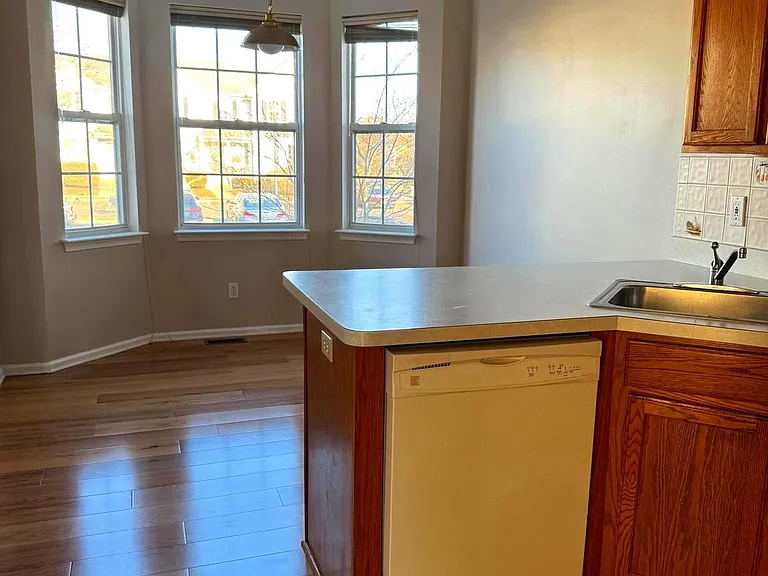 30 Amesbury Ct — Photo 5