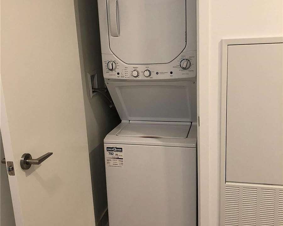 2nd image of 501 Yonge St #2712