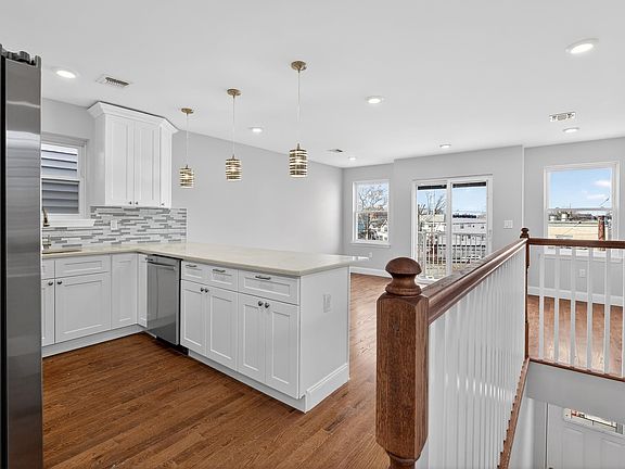 4th image of 40 E 5th St #2