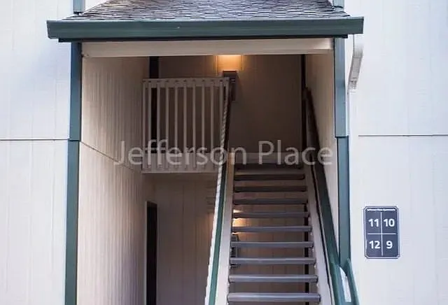 Jefferson Place Apartments — Photo 28