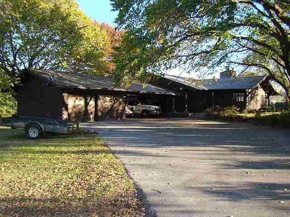2nd image of 311 NW Comanche Dr