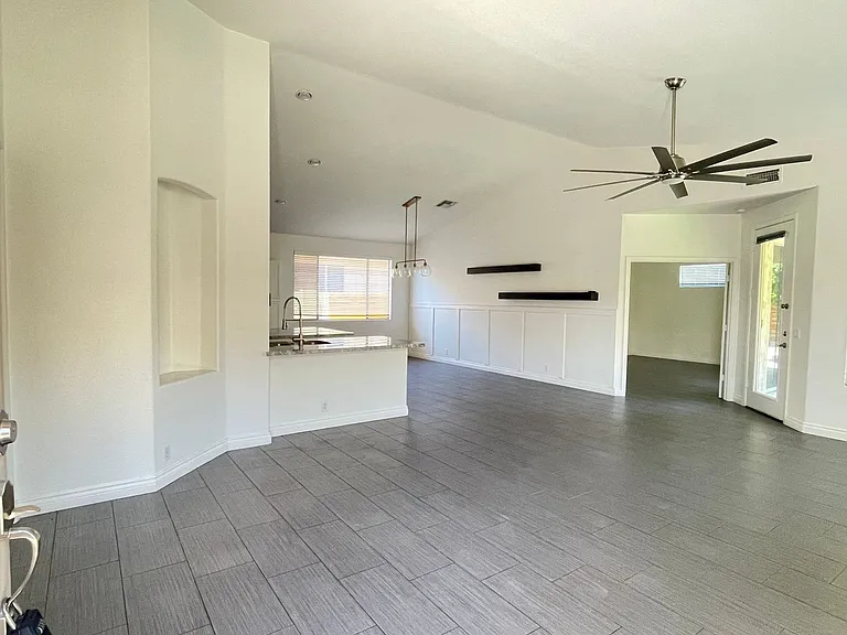 2670 E Hulet Dr — Photo 5