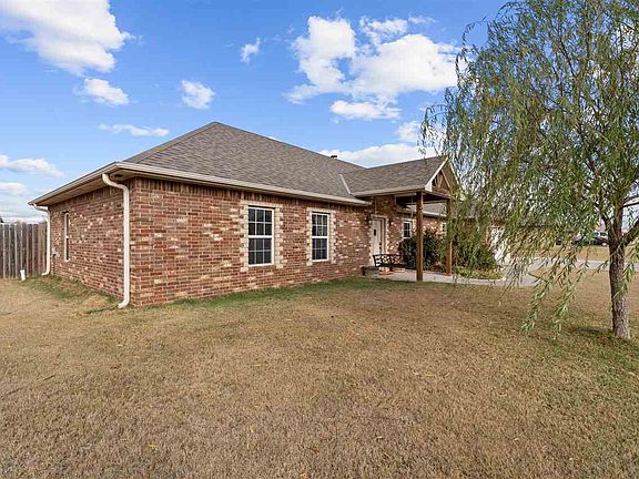 3rd image of 10642 NE Marigold Ln