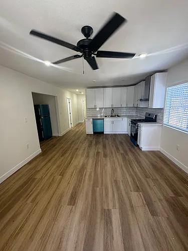 1611 1/2 Oak St Photo 1