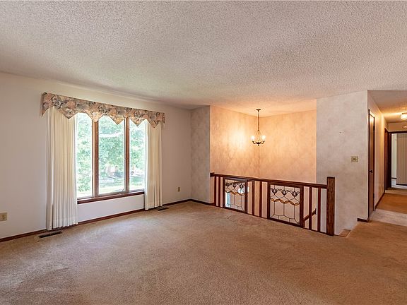 5th image of 2326 N Longwood Dr