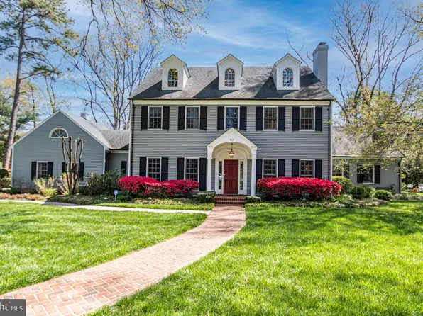 921 Vicar Ln, Alexandria, VA 22302