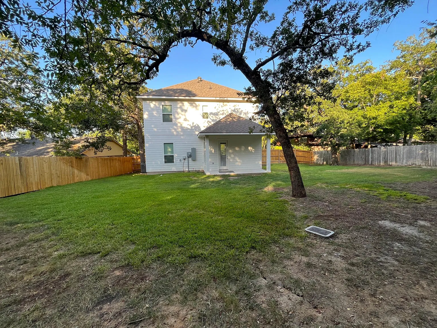 5 bed, 5.5 bath, 2421 sqft, $4,600 — Photo 2