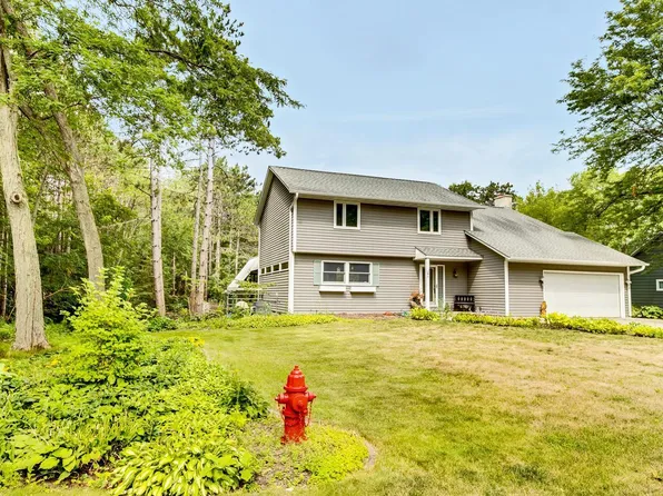 1124 Nightingale Blvd, Stillwater, MN 55082