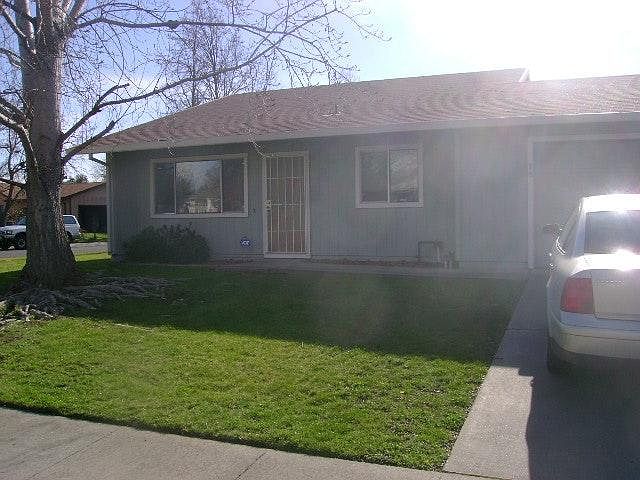 1st image of 70 Saint Marie Cir