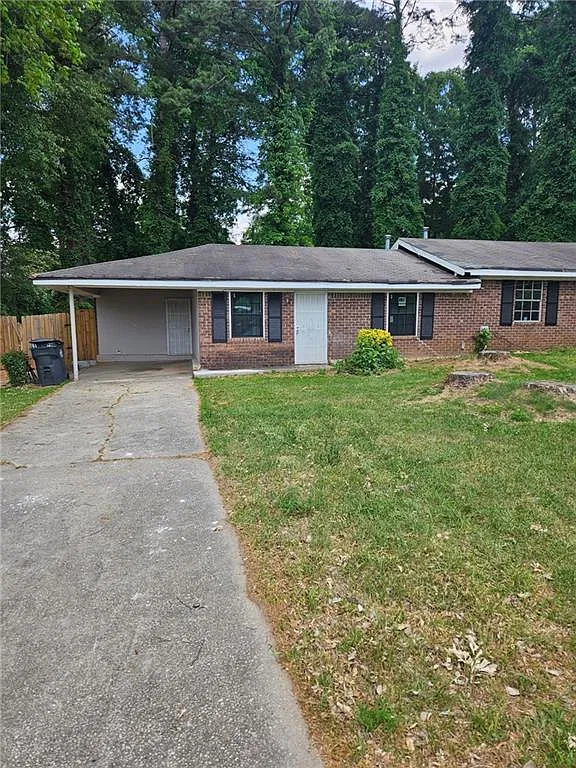 2 bed, 1.0 bath, 1602 sqft, $1,300 — Photo 2