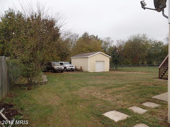 4th image of 10910 Blake Ln