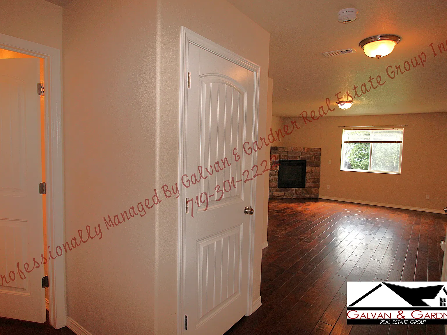 3 bed, 2.5 bath, 1838 sqft, $2,100 — Photo 2