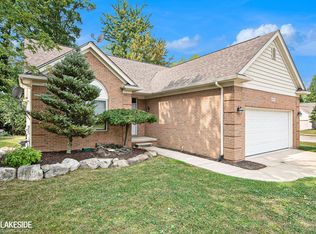 1593 Club House Ct, Pontiac, MI 48340